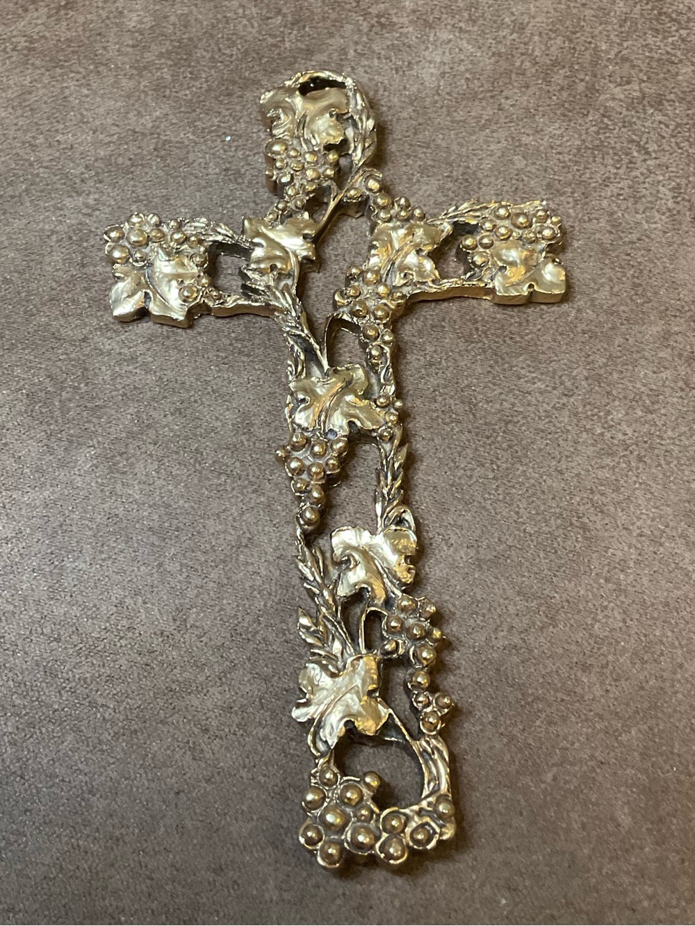 Holyart Grapes and Branches Cross in Gold Colored Metal